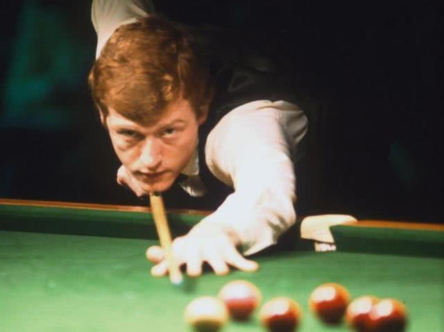 而缺乏板凳 而缺乏板凳